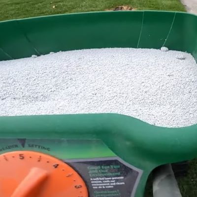 Scotts Winter Guard weed and feed granules