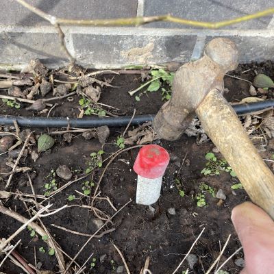 The hammer cap prevents crumbling