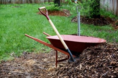 How Many Wheelbarrows In A Yard Of Mulch