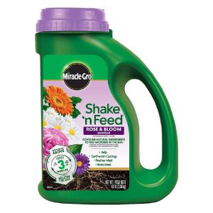 6. Miracle-Gro Shake ‘N Feed Rose And Bloom 10-18-9