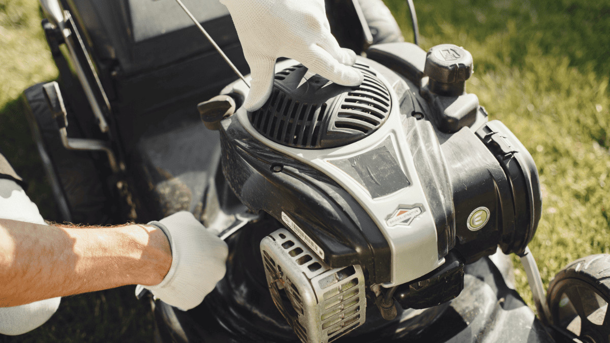 lawn mower to backfire